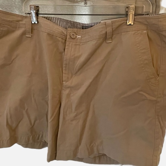 Brand new with tags, natural reflections, khaki shorts, size 18 W - Picture 1 of 4
